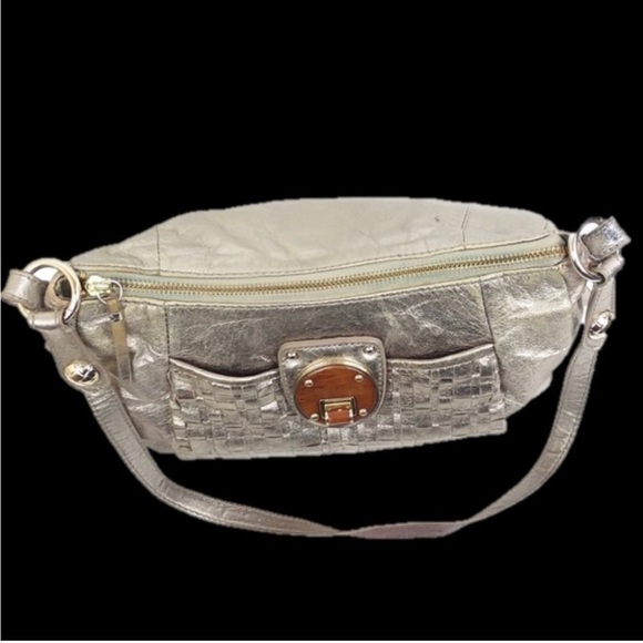 Elliott Lucca Woven Silver Metallic Crossbody Bag - Picture 3 of 8